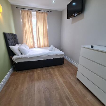 Lovely En-Suite Bedroom R7 London Eksteriør bilde