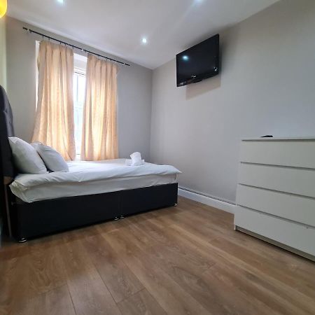 Lovely En-Suite Bedroom R7 London Eksteriør bilde