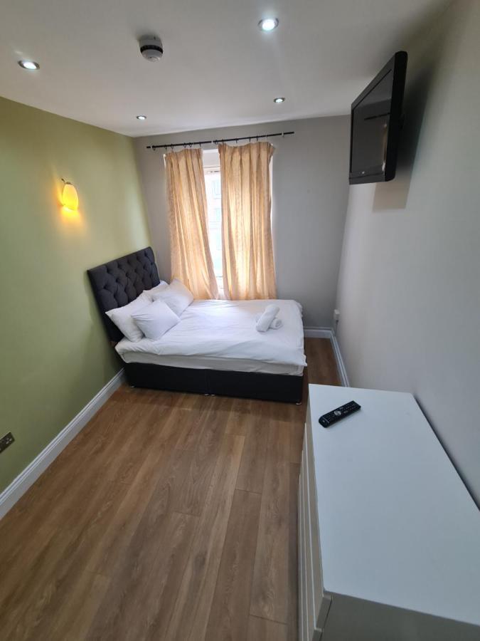 Lovely En-Suite Bedroom R7 London Eksteriør bilde