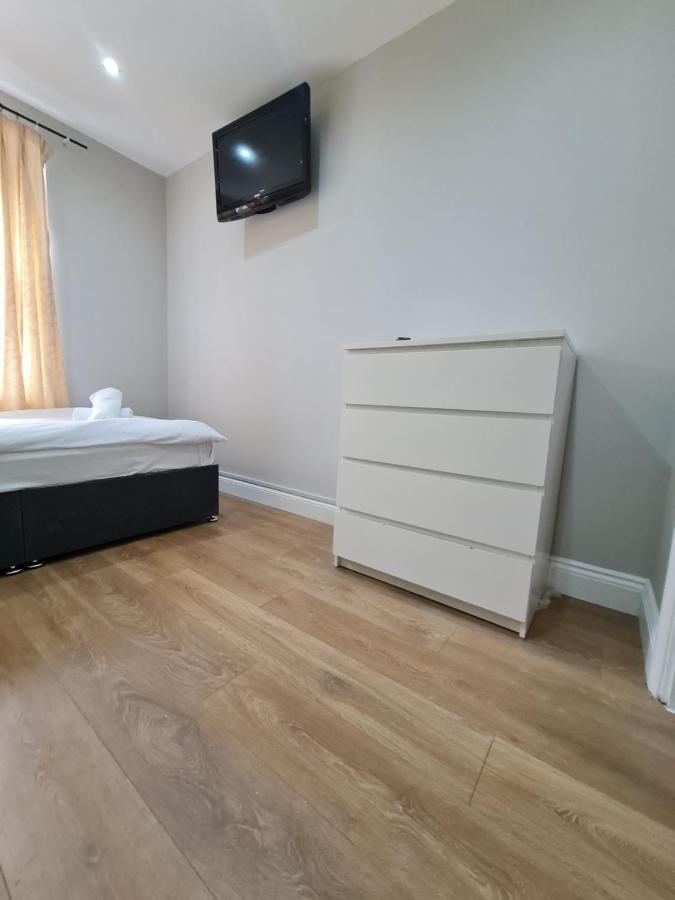 Lovely En-Suite Bedroom R7 London Eksteriør bilde