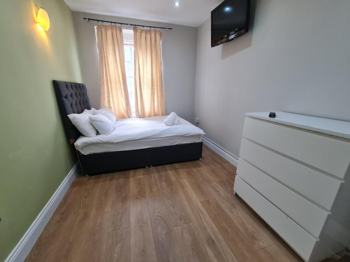 Lovely En-Suite Bedroom R7 London Eksteriør bilde