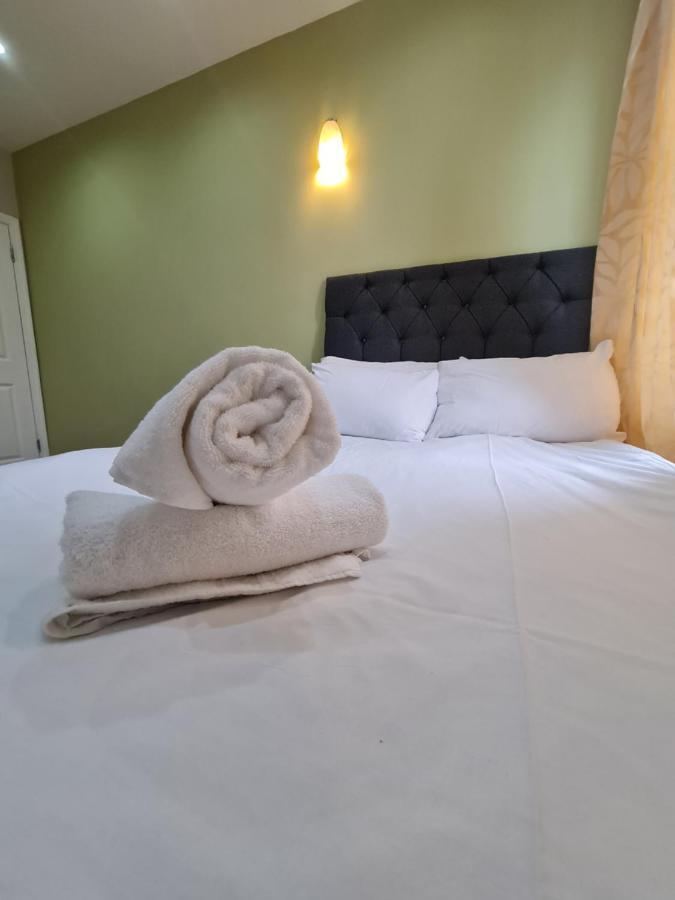 Lovely En-Suite Bedroom R7 London Eksteriør bilde