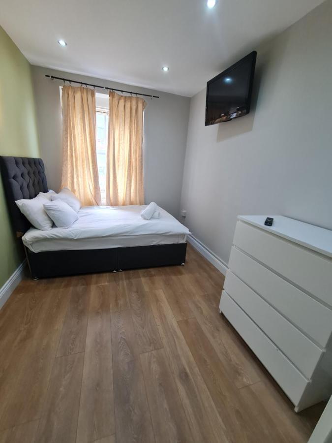 Lovely En-Suite Bedroom R7 London Eksteriør bilde